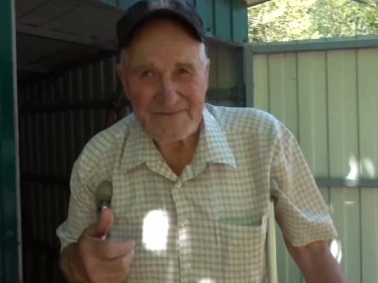 Пенсионер из Невинномысска подарил инвалидную коляску переселенцам из Донбасса