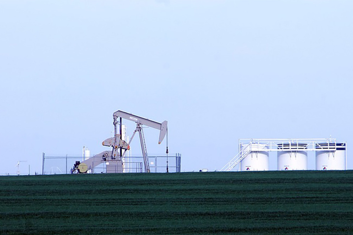 Нефть Brent превысила $83 за баррель