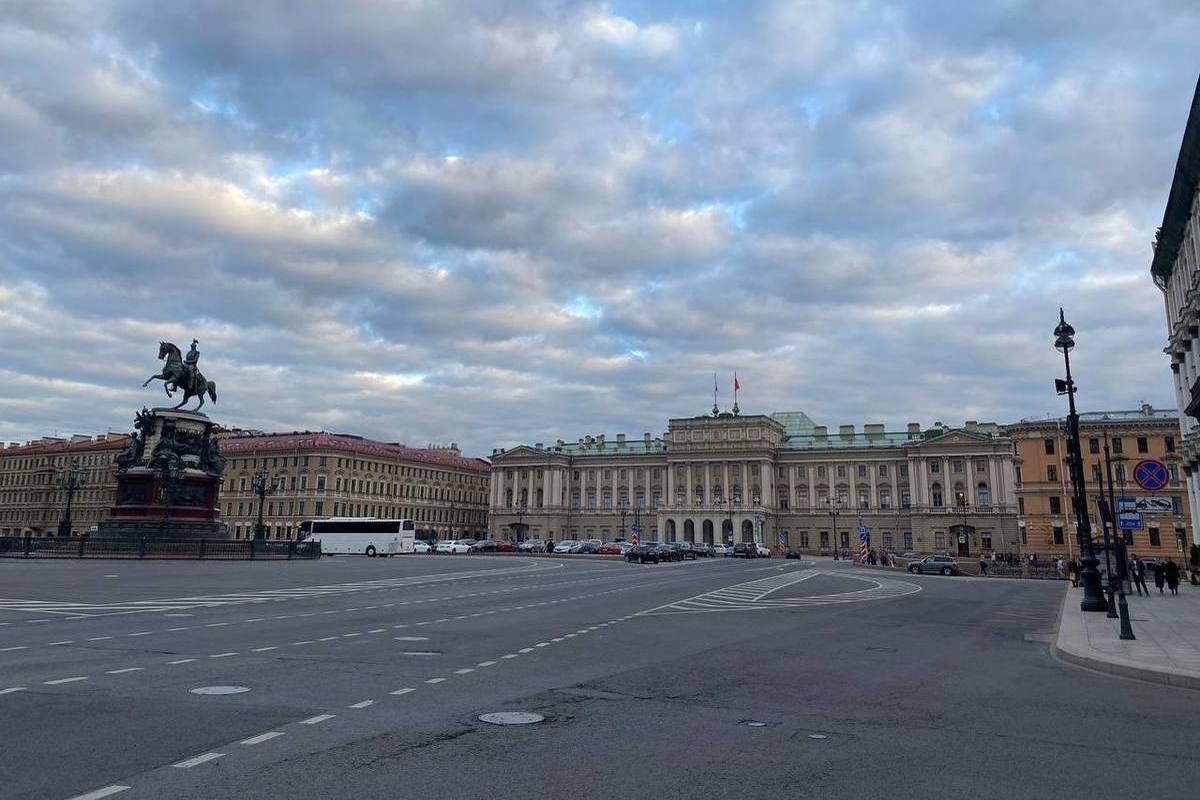 Санкт петербург сентябрь 2019. Санкт-Петербург в сентябре. Мариинский дворец. Питер сейчас фото. Санкт Петербург городской бюджет.