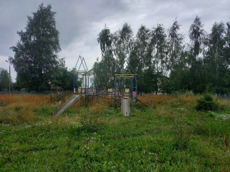 Прокуратура Смоленска провела проверку по факту состояния детской площадки  