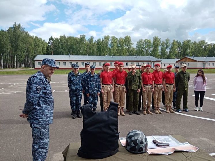 В Костроме "Каникулы с Росгвардией" прошли для почти 100 юных патриотов