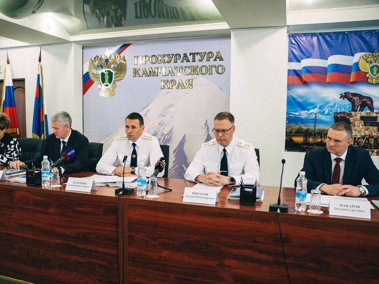 На Камчатке не хватает жилья для сирот и нормальных дорог