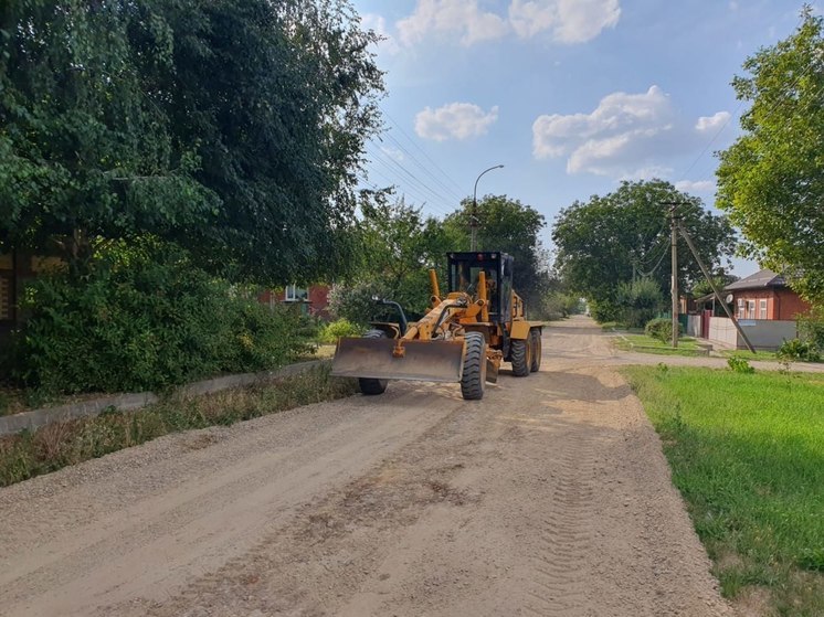 В Армавире продолжают работы по грейдированию дорог