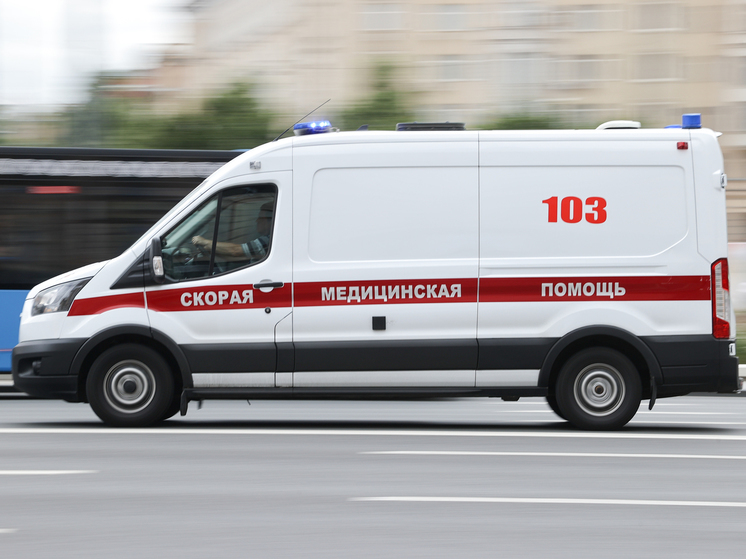 В московском районе Чертаново из окна девятого этажа выпала голая девушка