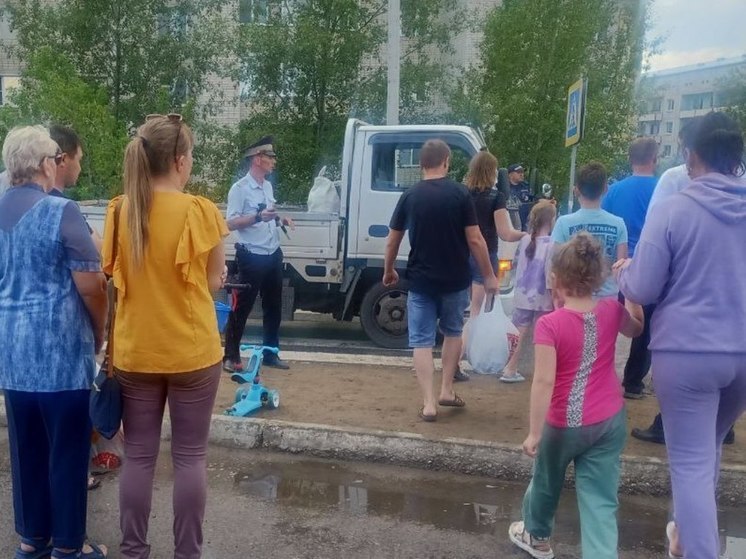 Грузовик наехал на ребенка с самокатом на «зебре» в Чите