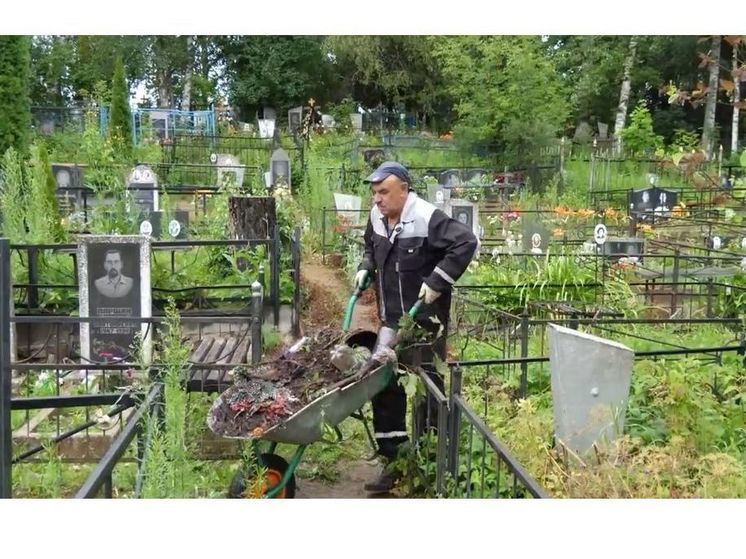 На Анастасинском кладбище в Смоленске прошла масштабная уборка