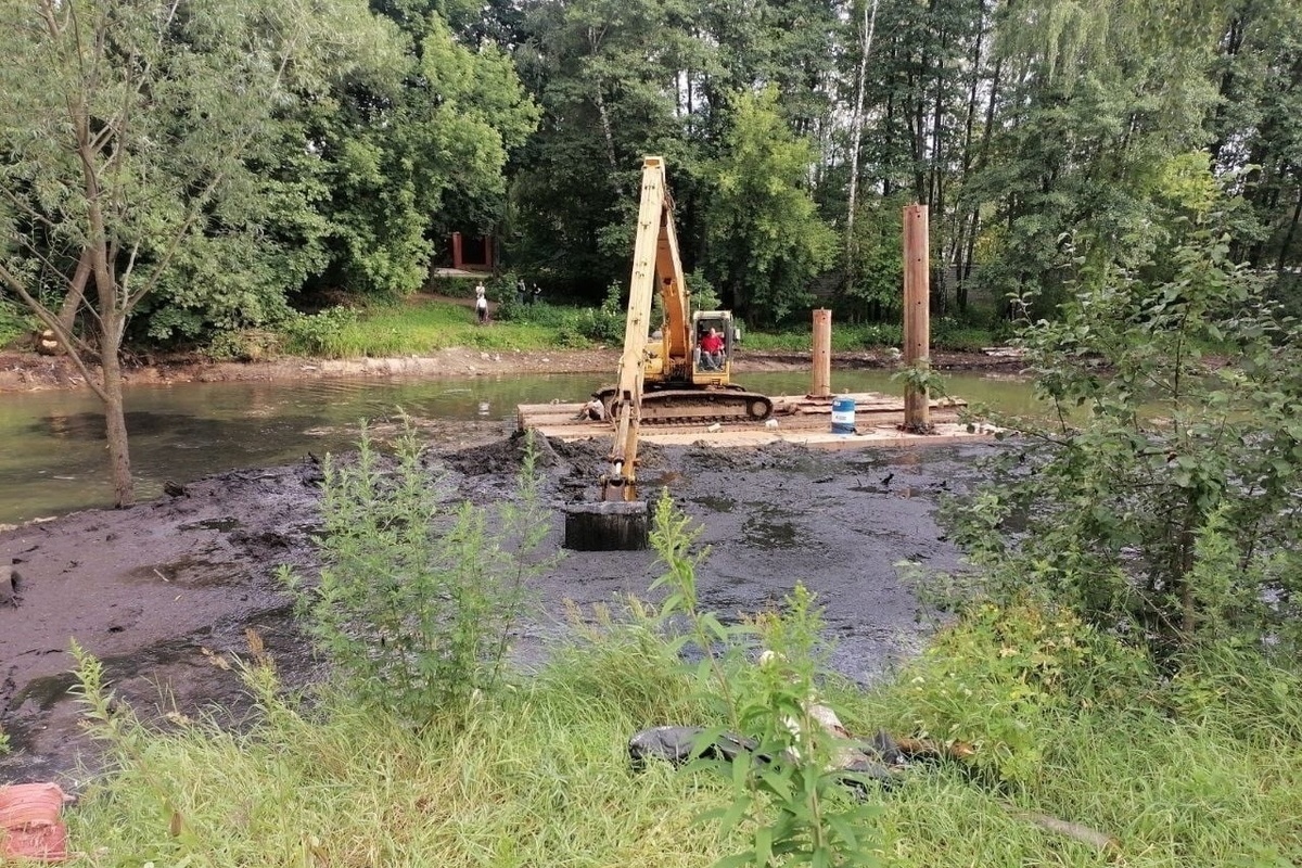 Губернатор Подмосковья проверил ход работ на Малаховском озере