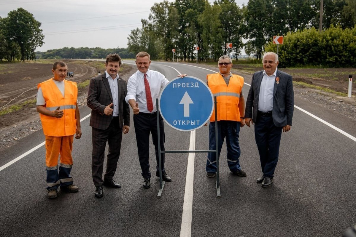 Курский губернатор Старовойт открыл движение по новой дороге в Дмитриеве