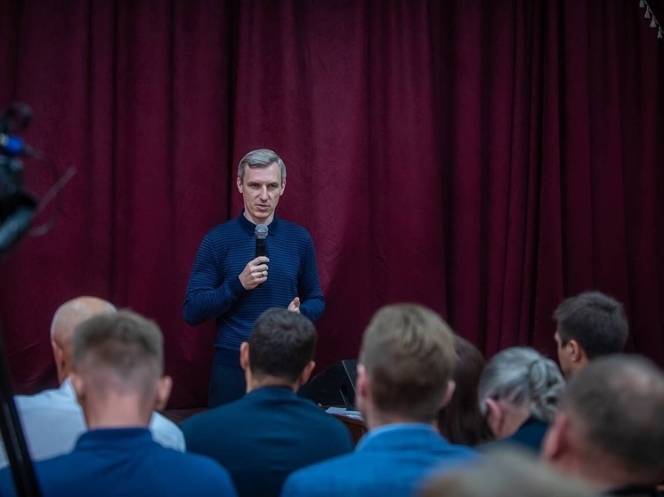 На встречу с врио губернатора в Хиславичах пришло более 200 человек