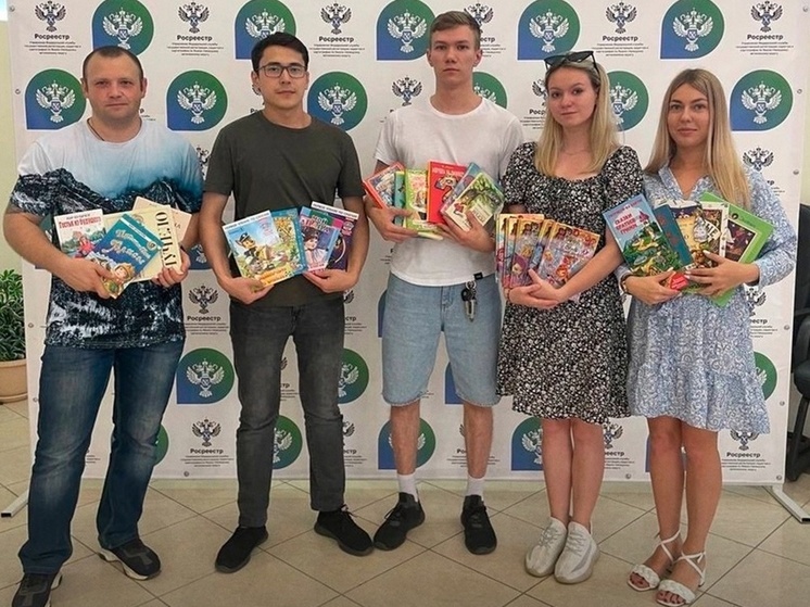 Жители ЯНАО собрали 2,5 тысячи книг для детей из новых регионов РФ