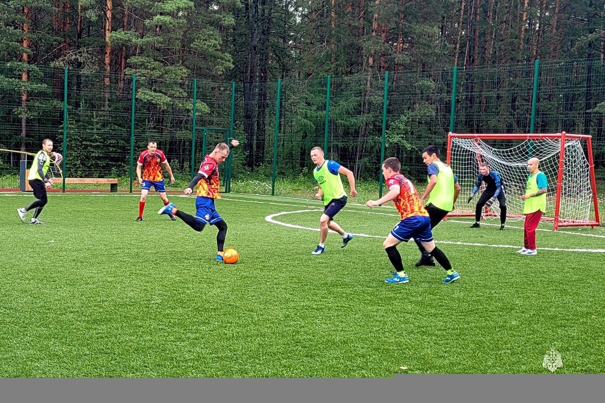 Огнеборцы Алданского района Якутии провели футбольный матч