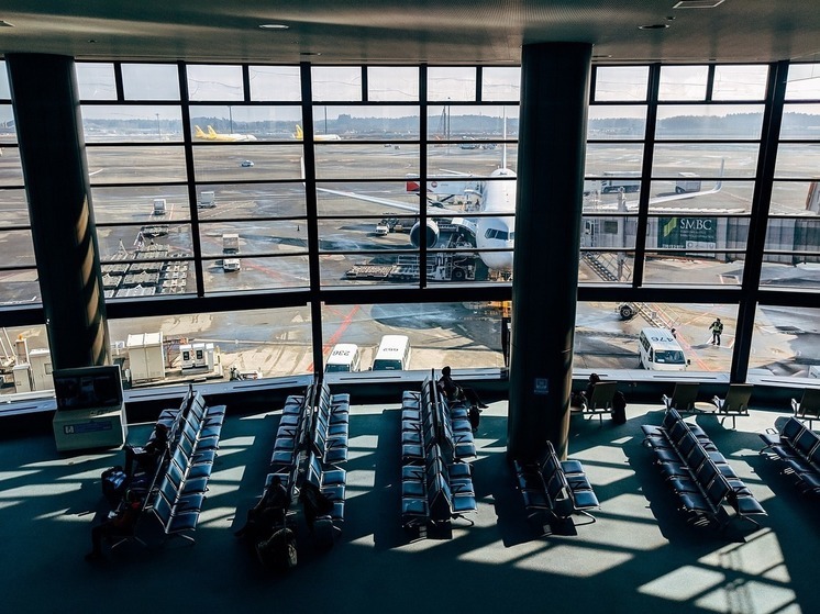 В московских аэропортах произошла массовая задержка и отмена рейсов