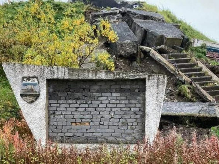 Памятник героям-подводникам в Лиинахамари не снимут с государственного кадастрового учета