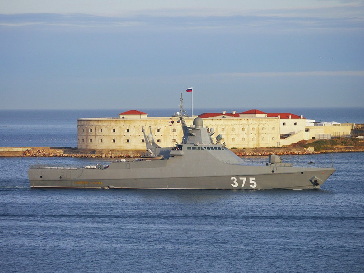 Британская разведка: российский корвет готовится к перехвату торговых судов в Черном море