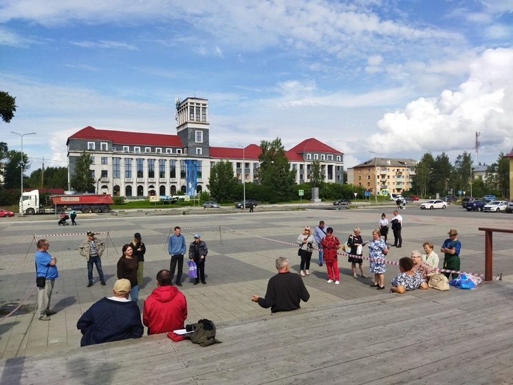 Участники митинга в райцентре Карелии выразили недоверие главе районной мэрии Антипову