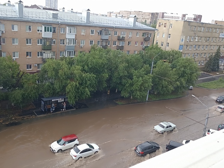 В Оренбургской области заливает дороги, бастуют коммунальщики и есть стафилококк