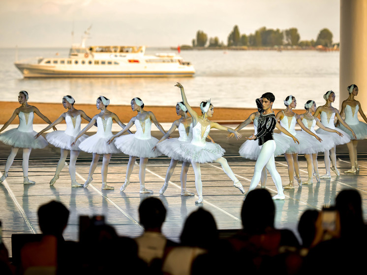 На Иссык-Куле у отдыхающих появилась возможность посмотреть балет