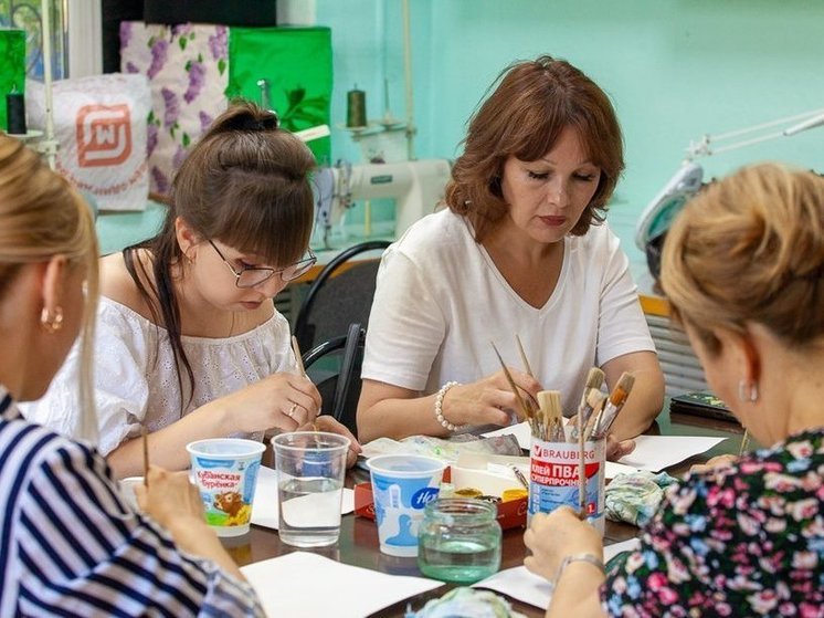В Астрахани нарисовали морской пейзаж