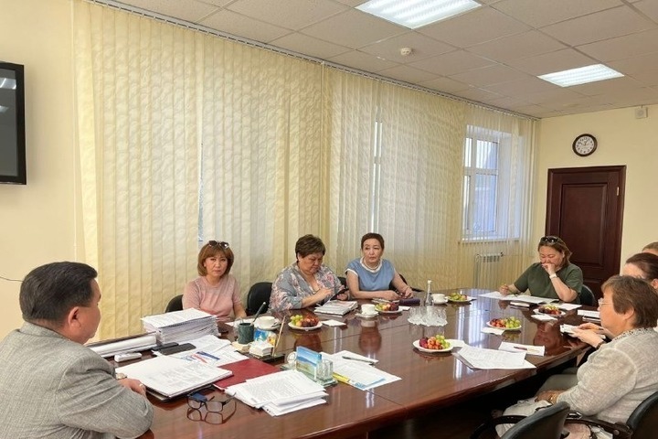В Калмыкии обсудили подготовку педагогических кадров