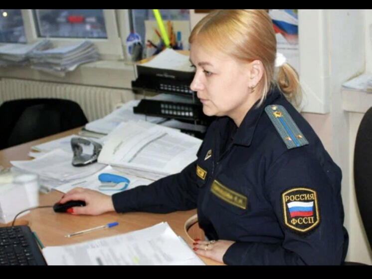 Смолянка снесла крыльцо в многоквартирном доме