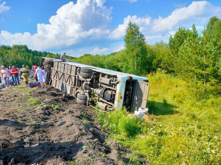 Восемь человек пострадали в результате ДТП с рейсовым автобусом в Кузбассе