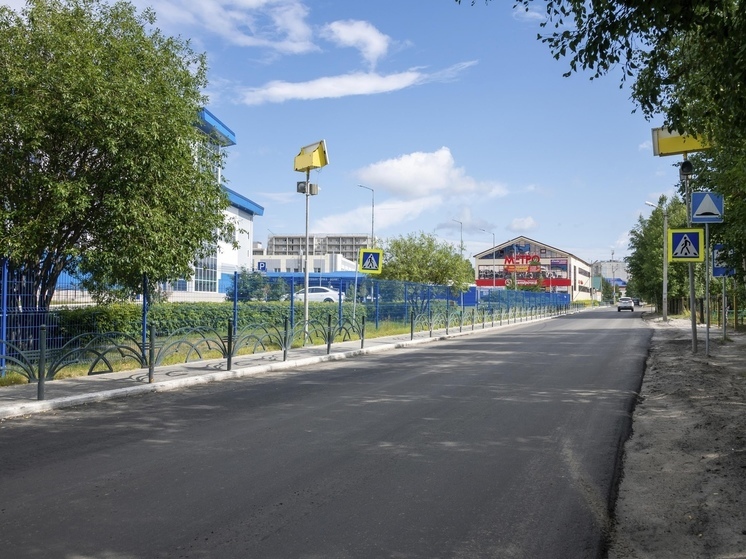 В Ноябрьске отремонтировали проблемный участок дороги возле школы