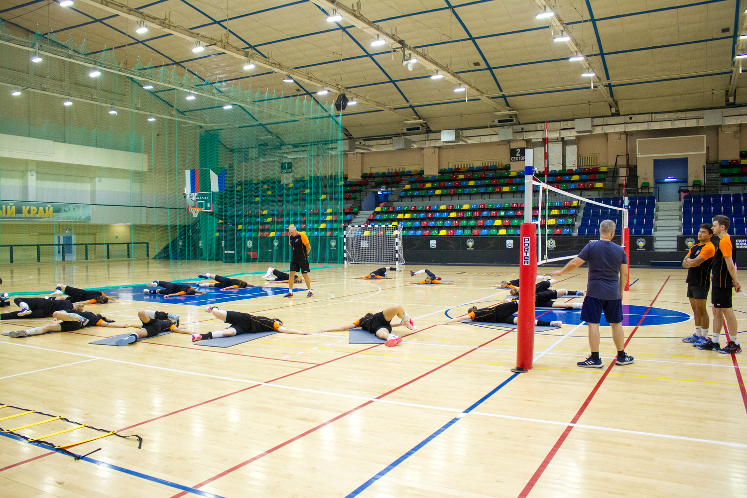Хабаровские волейболистки провели первую тренировку на домашней арене