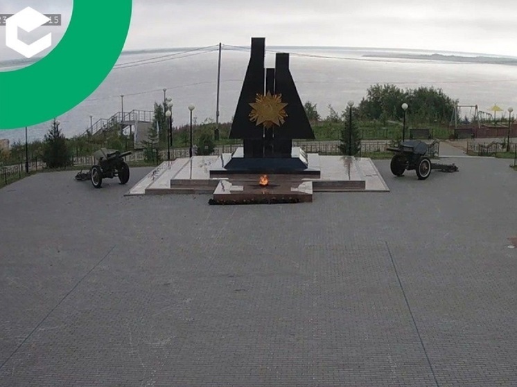 В Аксарке памятник воинам-приуральцам защитили от вандалов видеонаблюдением