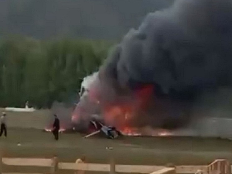 Появилось видео момента крушения вертолета Ми-8 с туристами на Алтае