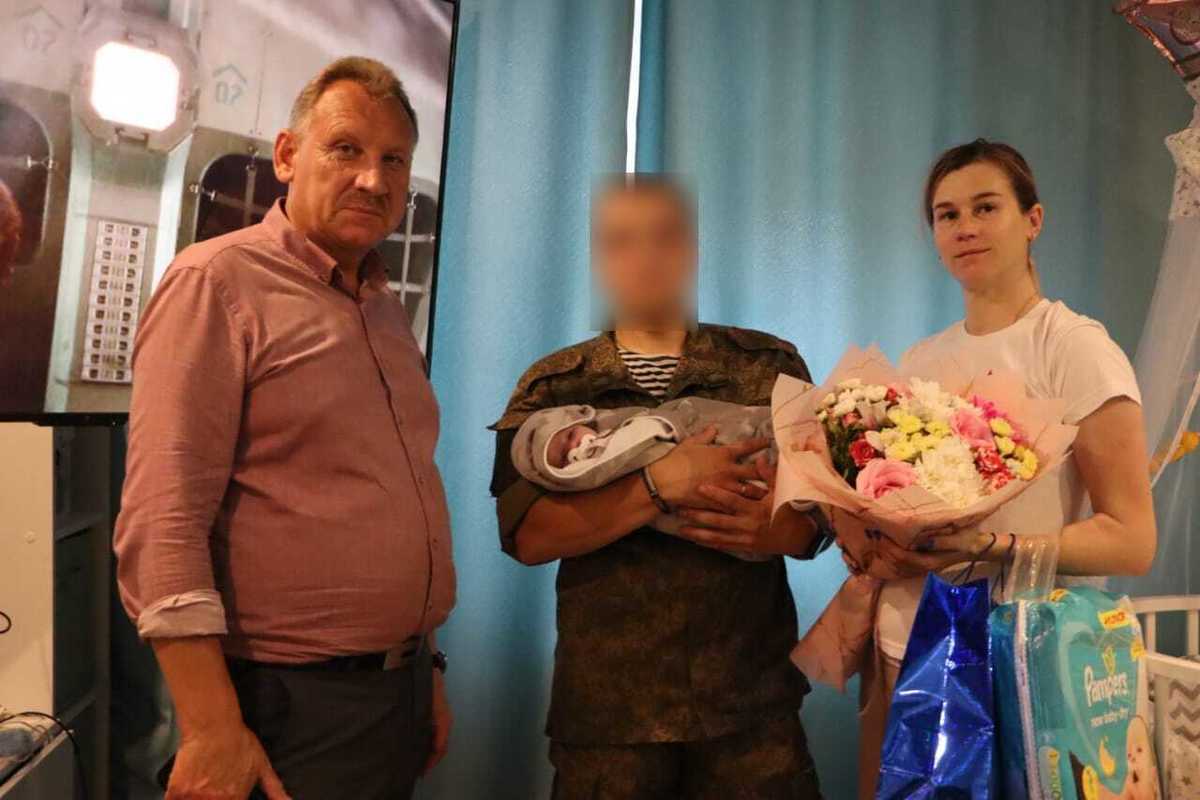 Житель Зарайска приехал из зоны СВО, чтобы встретить жену из роддома - МК  Московская область