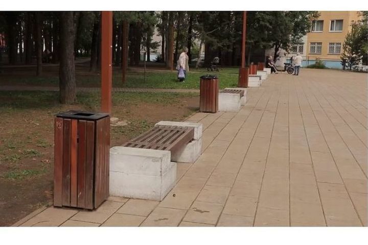  Лавки в парке Авиаторов в Смоленске снова ломаются под натиском скейтбордов