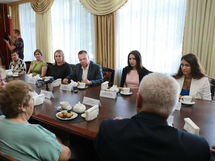 Губернатор Михаил Евраев провел встречу с родственниками ярославцев участвующих в СВО