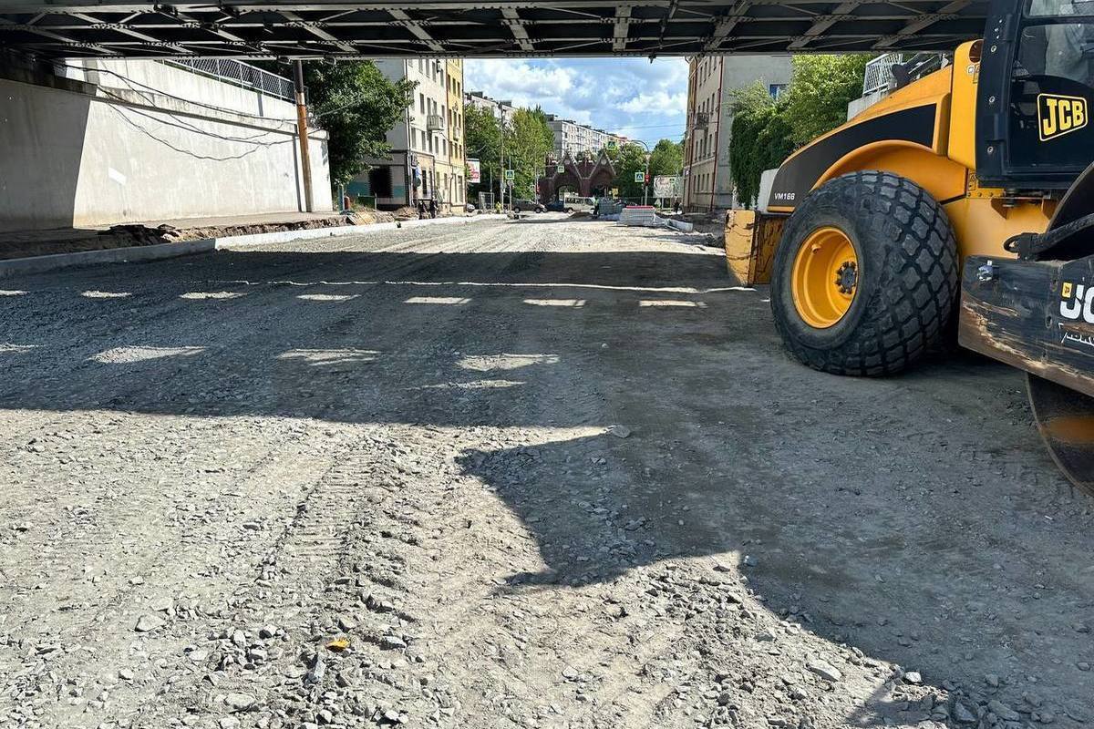 В Калининграде на улице Суворова идет капитальный ремонт подходов к путепроводу