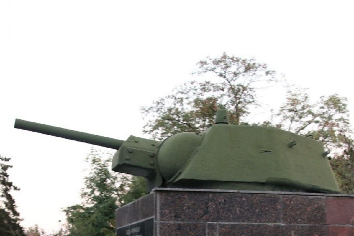 В центре Волгограда отремонтируют пять башен танков Т-34
