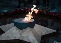 Они будут зажжены 3 августа в Кемерове перед мемориалом Воину Освободителю и в Новокузнецке у мемориального комплекса Защитников Донбасса