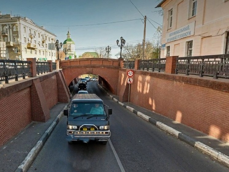 Территорию Каменного моста в Воронеже обследуют геологи