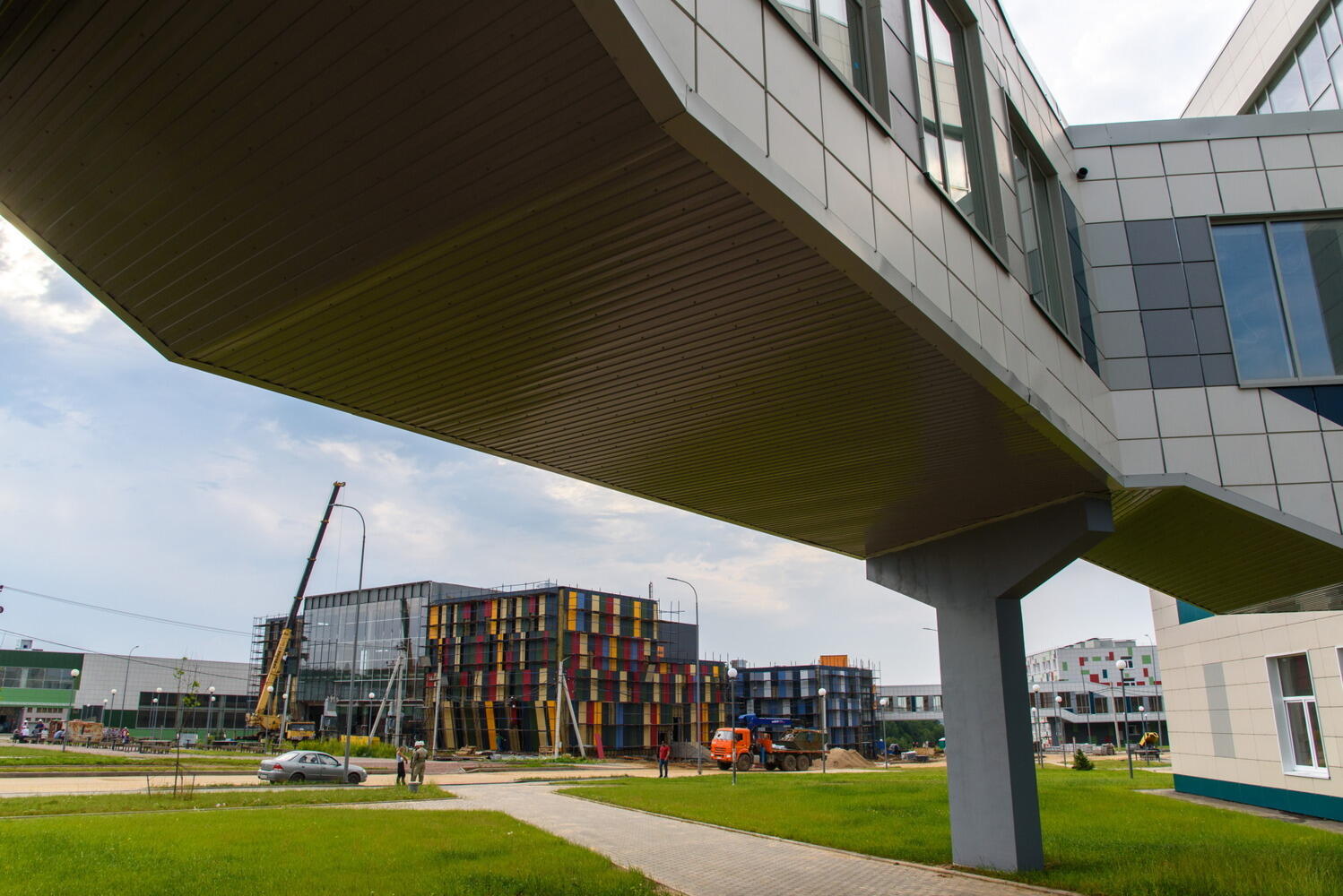 Школа кампус кампус. Кампус попали в новую школу. Серые кампусы 00. Пс летово 687. Кампус кикидо учитель макс.