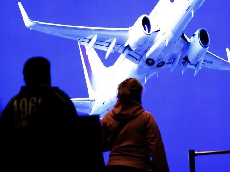 Надпись «не бойтесь» на жаргоне появилась на крыле самолета Москва-Санкт-Петербург