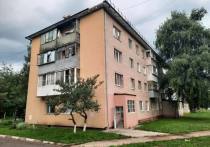 27 июля в городе Строитель Яковлевского округа с крыши четырехэтажного дома сорвались двое рабочих