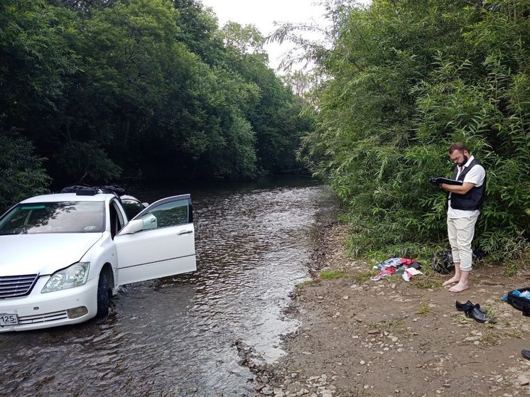 СК назвал предварительную причину гибели людей, найденных в автомобиле на Сахалине