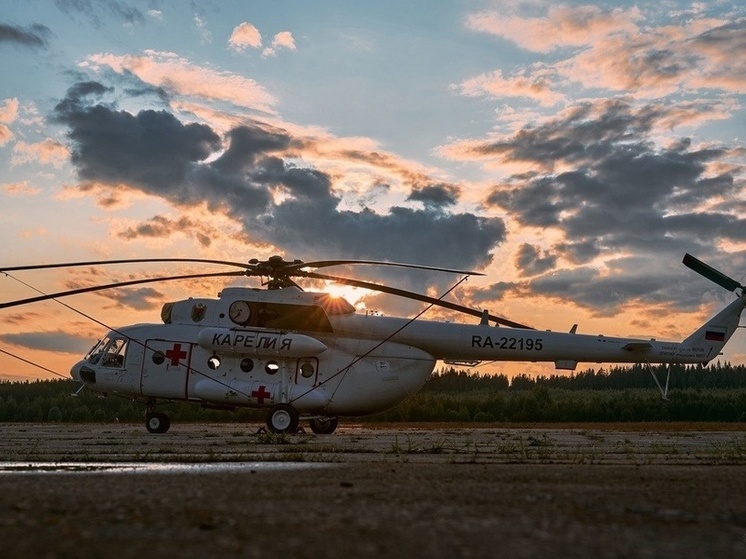 Медицинский вертолет спас от смерти двоих пациентов на западе Карелии
