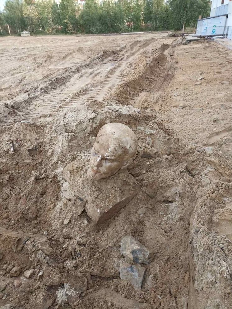В Новом Уренгое строители откопали Ленина