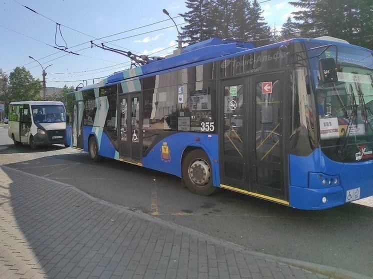 Троллейбус №1 изменил маршрут из-за упавшей опоры на Новобульварной в Чите