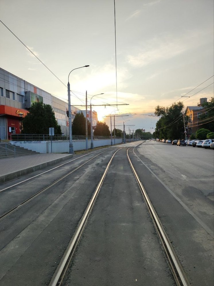 В Таганроге после взрыва ракеты в центре города отменили массовые мероприятия