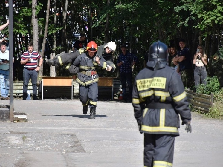 В Мурманской области прошел чемпионат по пожарно-строевой подготовке