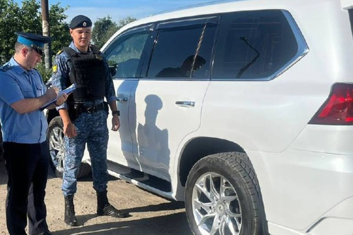 Астраханский чиновник лишился автомобиля из-за того, что утаил доходы от государства