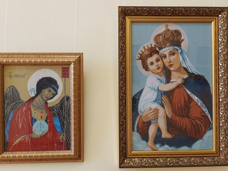В Симферополе открылась выставка "Православные святыни": 50 уникальных работ