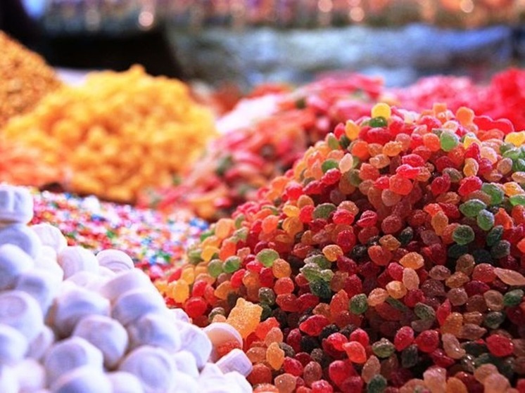 Токсиколог рассказал, почему сахар вреднее жирного и копченого