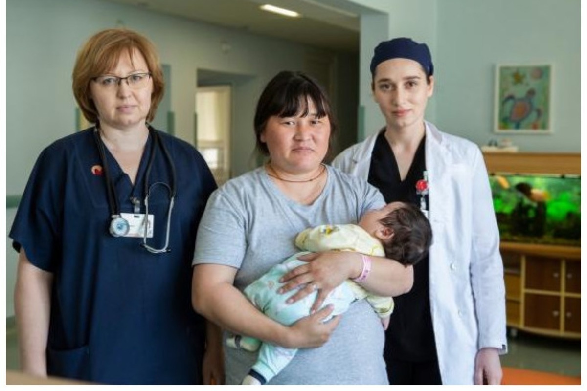 В Новосибирске врачи двух клиник впервые в России спасли младенца с редчайшей сосудистой патологией
