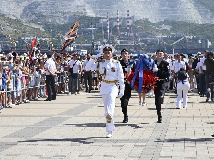 В Новороссийске празднуют День Военно-морского флота России